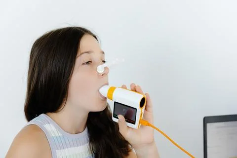 Girl testing breathing function by spirometry in doctors office. Diagnosis .. Stock-Fotos