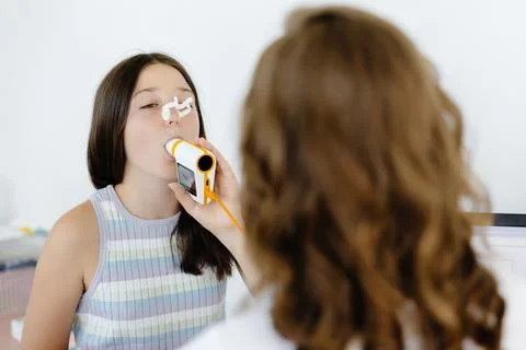 Girl testing breathing function by spirometry in doctors office. Diagnosis .. Stock-Fotos