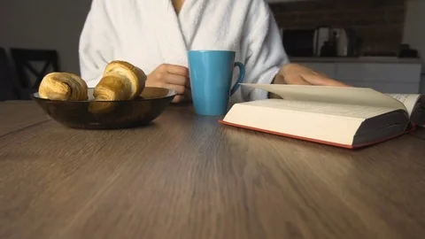 Girl Texts During Breakfast Видео 80680079