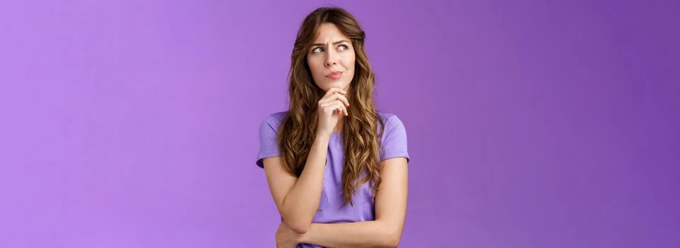 Girl trying solve problem thinking solution make hmm face smirk frowning Stockfoto's
