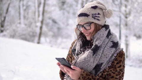 Girl Types Message Видео 87282637