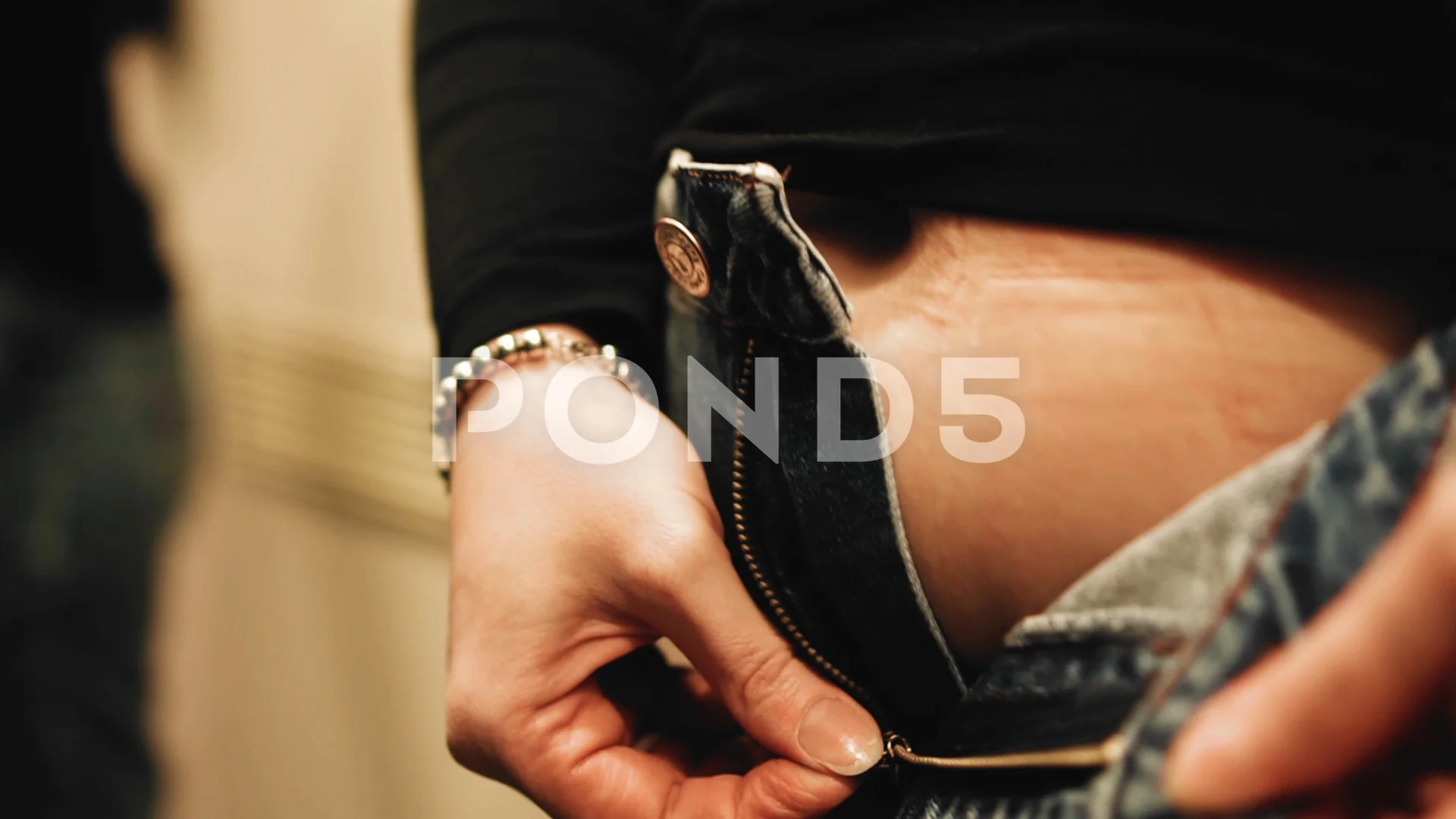 Girls In Unzipped Jeans Girls In Unzipped Jeans