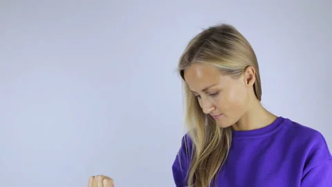 Girl uses the tablet Video stock 95465002