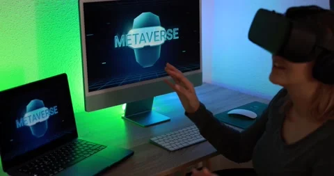 Girl using augmented reality futuristic glasses - New metaverse technology 库存影片 172065161