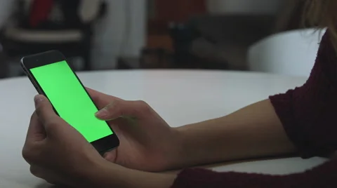Girl Using a green screen iphone Видео 59766206