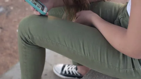 Girl using smart phone 스톡 동영상 56521337