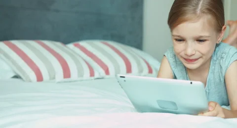 Girl using tablet pc and smiling Stock Footage 53084598