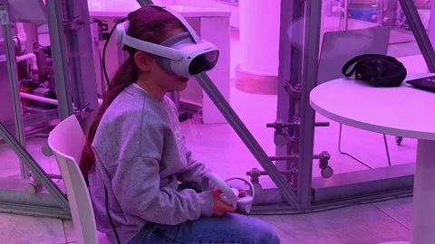 Girl using virtual reality glasses as part of information technology lesson. Video stock 310562698