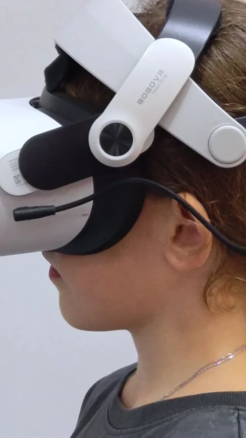 Girl using virtual reality glasses as part of information technology lesson. Stock Footage 317847474