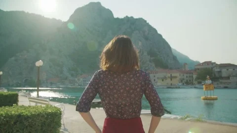 Girl walking Stock Footage 78033408