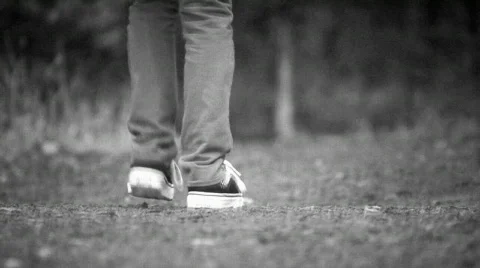 Girl walking on path 스톡 동영상 722503