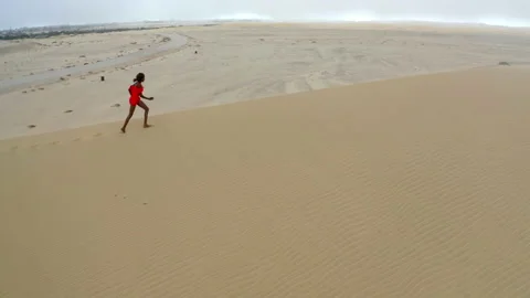 Girl walking on A Sand Dune in Namibia Stock-Footage 170358355