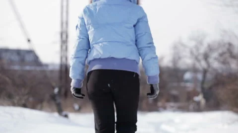 Girl walking in winter 스톡 동영상 45742447
