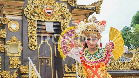 Photograph: Girl wearing Balinese traditional dress with a dancing ...