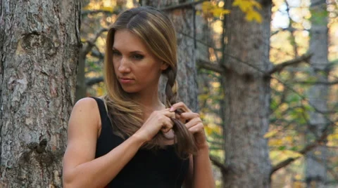 Girl weaves cornrows Video stock 5236152