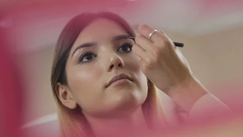 Girl by which do a make-up Видео 93573792