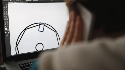 The girl working at the computer and talking on the phone Vídeo Stock 98746592