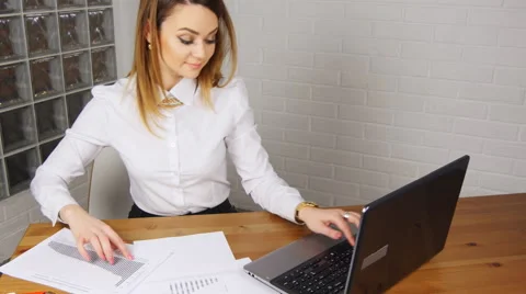 The girl working at the computer in the office Stock Footage 61492721