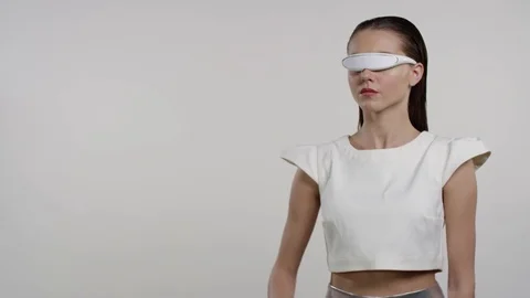 Girl working with virtual screen Video stock 84929186