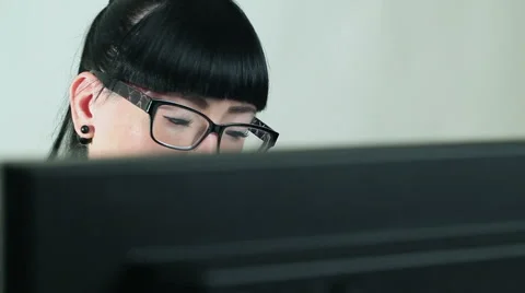 The girl works at the computer 動画素材 60215410