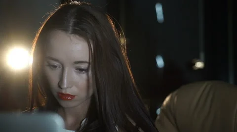 The girl works at the computer 库存影片 68813035