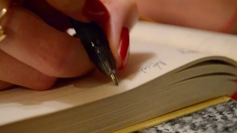 The girl writes the text in a notebook 库存影片 74395275