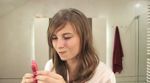 Girls bathroom routine Stockbeeldmateriaal 24674584