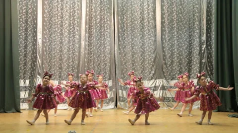 Girls dancing 스톡 동영상 29663939