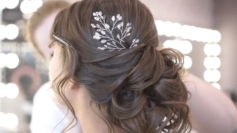 Girls do make-up and cool hairstyles. Stock Footage 111287662