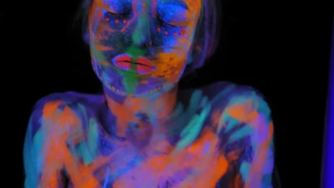 A girl's face with an ultraviolet pattern in the light of a fluorescent lamp. Stock Footage 153208335