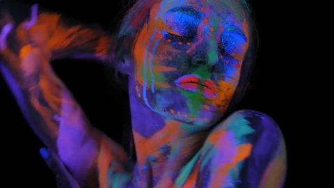 A girl's face with an ultraviolet pattern in the light of a fluorescent lamp. Stock Footage 153282931