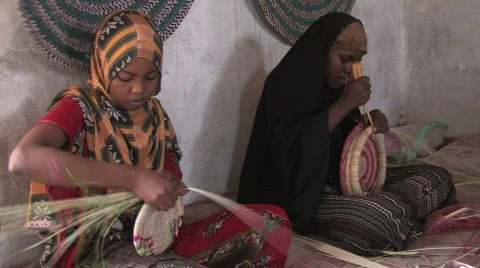 Girls make Baskets Video stock 112686