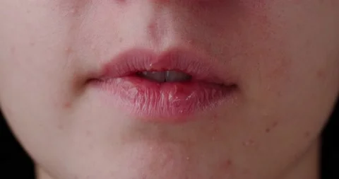 Girl's mouth 動画素材 140498787