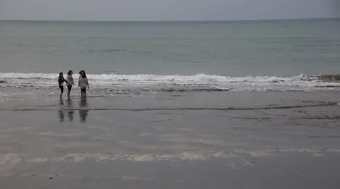 Girls playing on the ocean beach Video stock 59158187