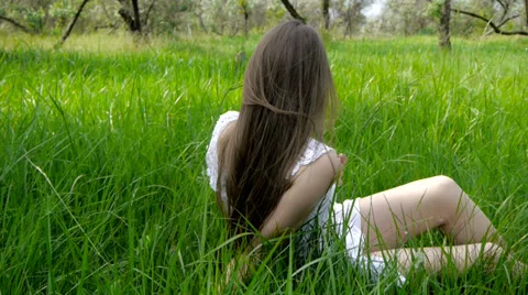 Girls in white resting in the grass Video stock 38488372
