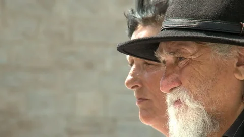 Gitanos pilgrims at Saintes-Maries-de-la-Mer gypsy pilgrimage Vídeos de archivo 72606154