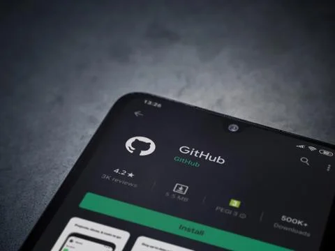 GitHub app play store page on the display of a black mobile smartphone on dar Foto stock