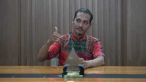 Giving thumb up. smiling face expression of business man workers Stock-Footage 221380058