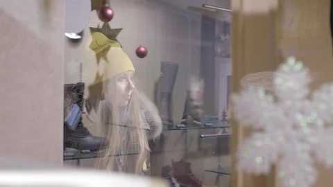 Giwl By the Shop Window Video stock 112751561