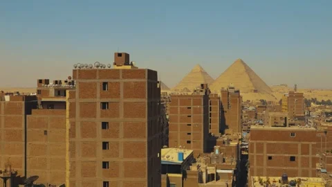 Giza cityscape with pyramids view Vidéo 244713633