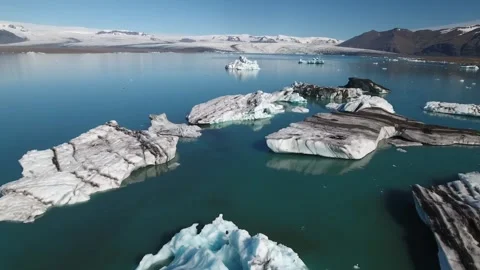Glacial icebergs float in calm waters of Icelands lagoon 스톡 동영상 320293466