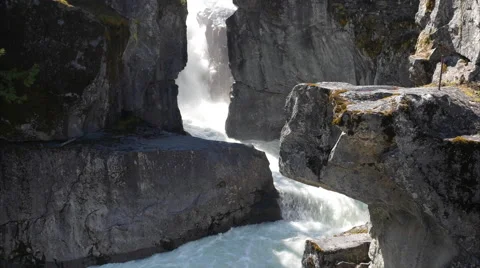 Glacial river water carves path through canyon Stockbeeldmateriaal 64777971