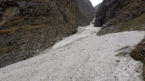 A glacier at Hemkund Sahib Vídeo Stock 196820165