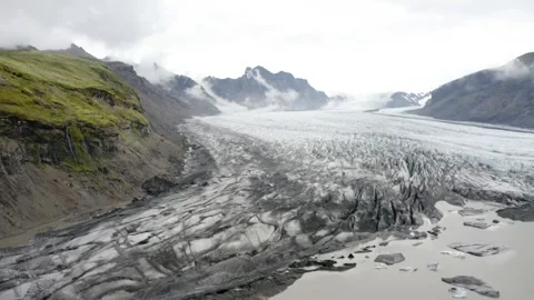 Glacier melting and landscape changes in Iceland during summer 스톡 동영상 320293458