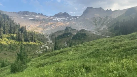 Glacier Peak, Washington while backpacking the PCT Video stock 221581502