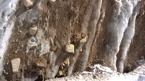 The glacier wall is covered with rocks and sand. Video stock 149183314