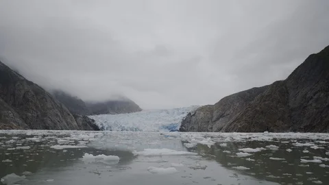 Glacier in water with ice chunks floating in glacial lake 動画素材 94394928