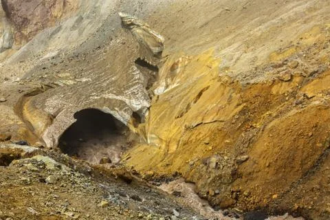 Glaciers on slopes of the active volcano Mutnovsky Fotos de archivo