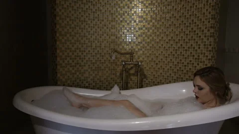 Glamorous lady is in the bath Video stock 85864631