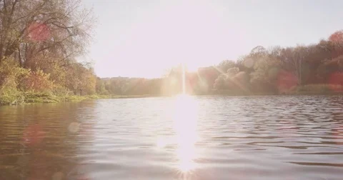 Glare on the water from the sun 스톡 동영상 75309605